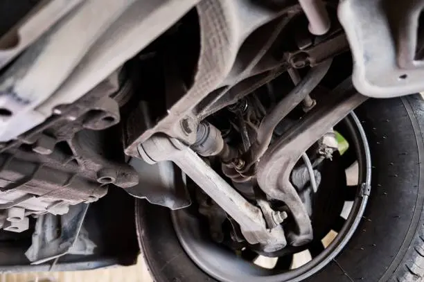 Ultimate Guide: Jetta 4, Golf 4/GTI) Etukeinutangon holkin vaihto- tai voiteluopas