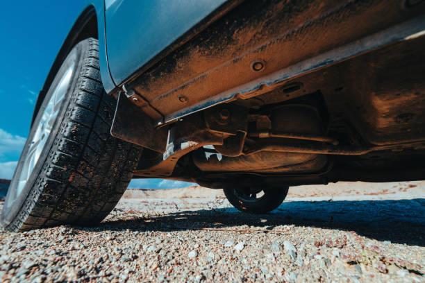 Kuinka insinöörit analysoivat autojen jousitusjärjestelmien kumiholkkien väsymisominaisuuksia?